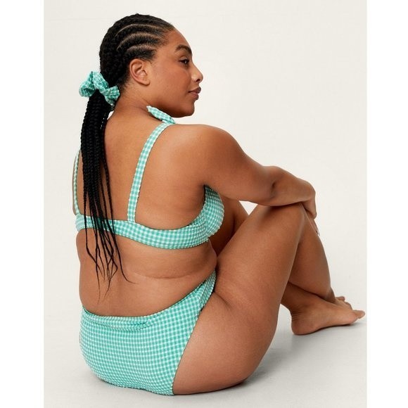 NASTY Gal Plus Size Textured Gingham High Waisted Bikini and Scrunchie Swim Set - Picture 4 of 6